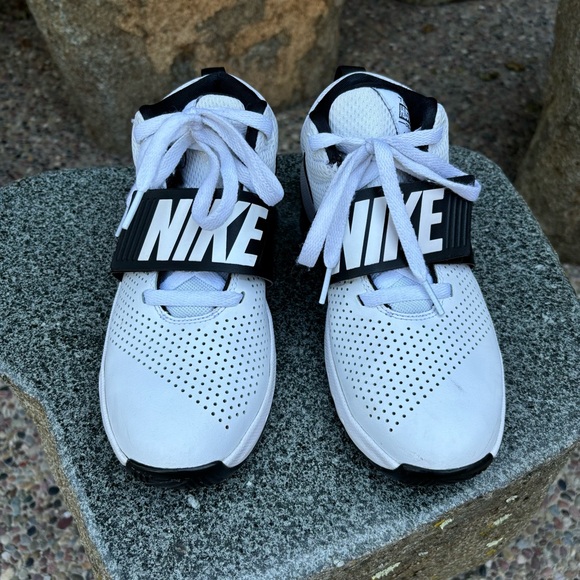 ✨ NIKE TEAM HUSTLE D 8 SNEAKERS ✨ - Picture 2 of 11